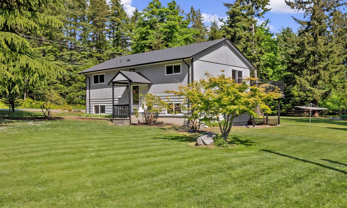 Comox House | Comfortable Home in the Comox Valley