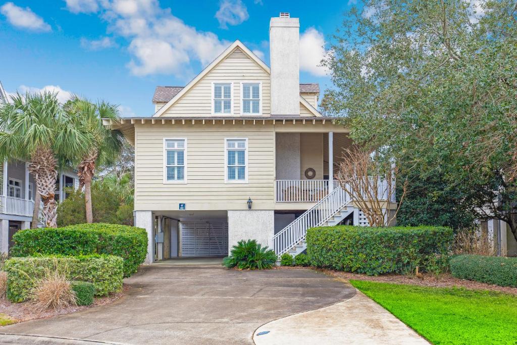 Litchfield by the Sea House | Compass Point 82 3BR 3 BA House w Kitchen