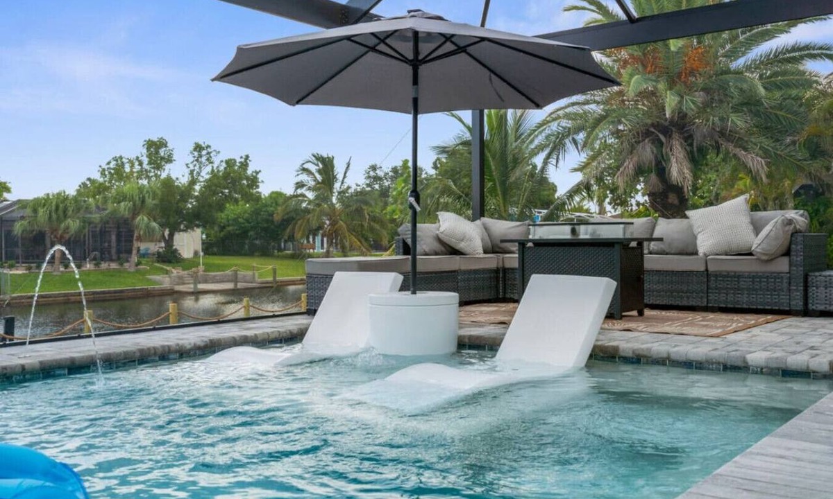 Pelican House | Coral Soleil Haus | Gulf Access, Heated Pool, Sunsets + Game Room