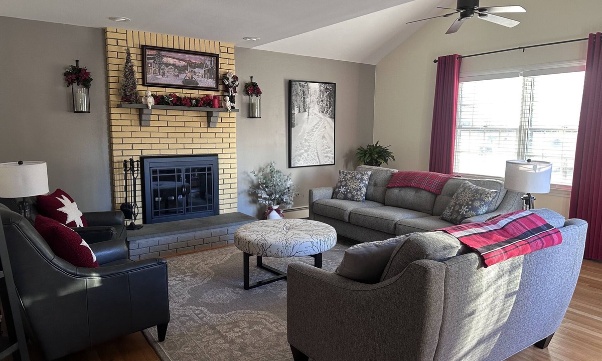 New Hartford House | Country home vacation oasis with pool, hot tub, near lake/hiking.