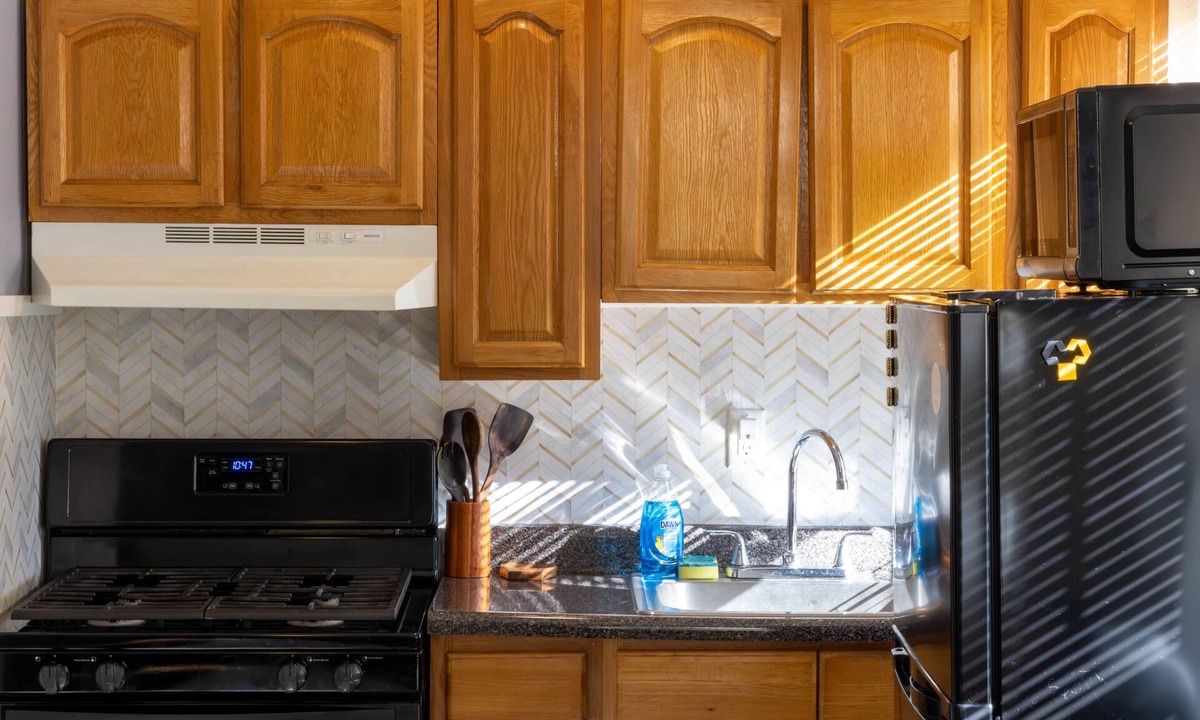 West Side Apartment | Cozy 1 Bedroom Apartment Near Manhattan & Newark Airport