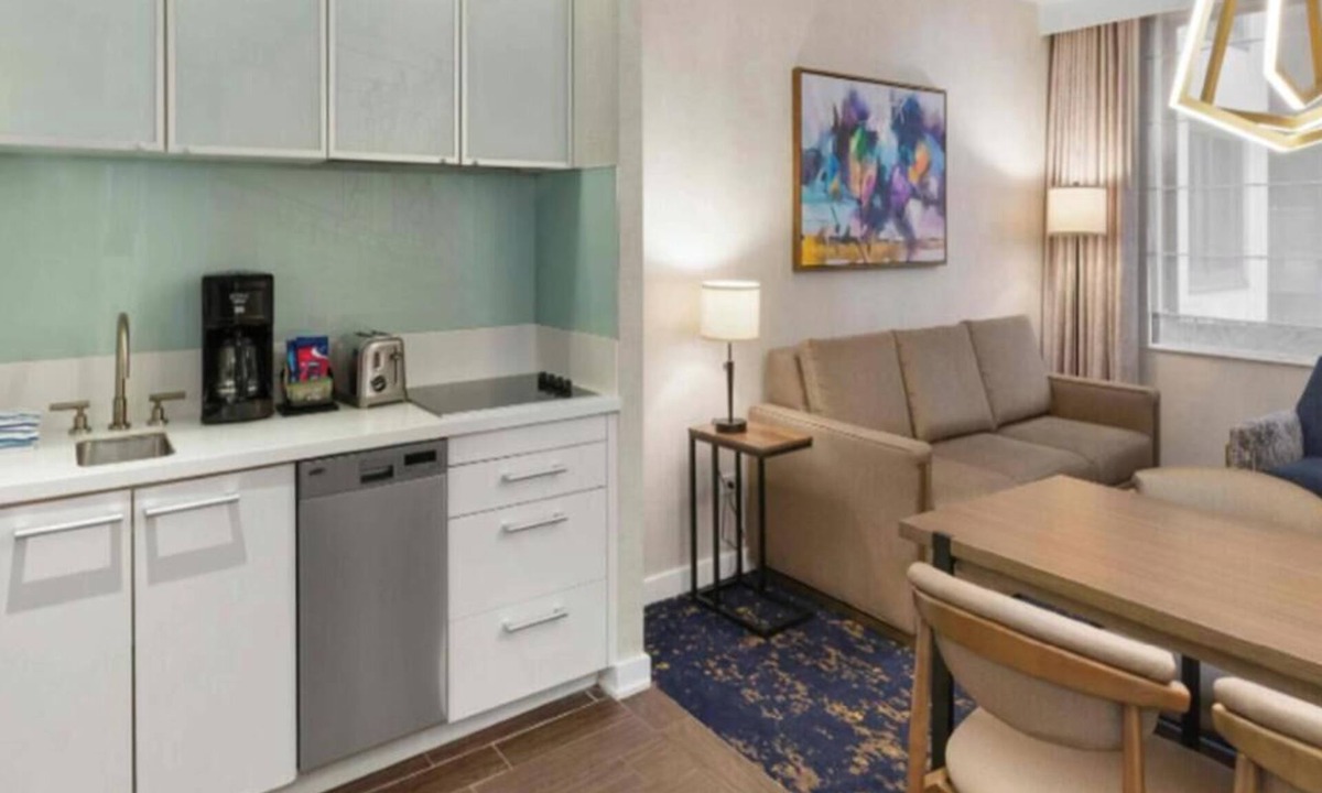 Midtown East Resort | Cozy 1-br/1bt/1lr resort in amazing Mid Town with fitness room and AC