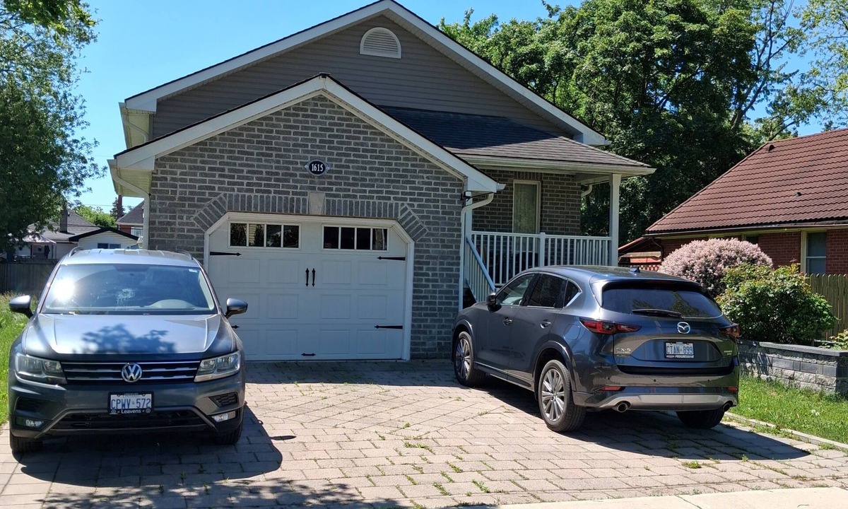 Argyle Apartment | Cozy apartment on a dead end street, close to Fanshawe College, free parking