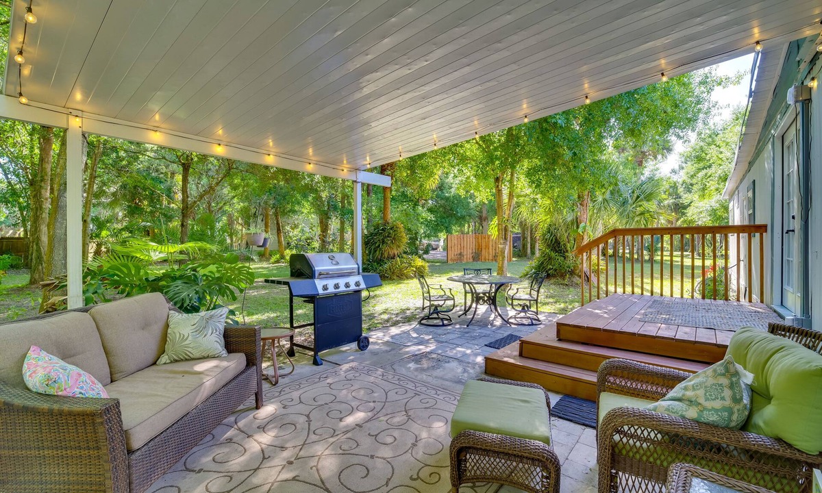 Vero Beach Cottage | Cozy Fort Pierce Cottage on Farm Animal Rescue!