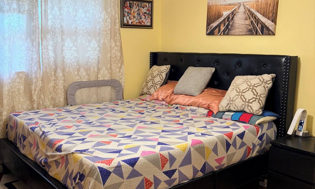 Wayne House | Cozy home 30 mins from NYC and close to multiple attractions, min 30 day
