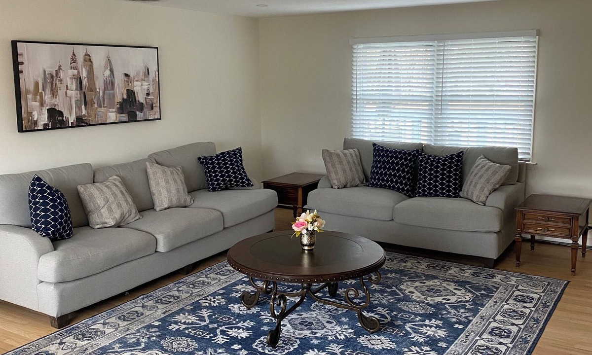 Hamden House | Cozy Modern 4BR Retreat on 1.5 Private Acres Near Yale & Trails