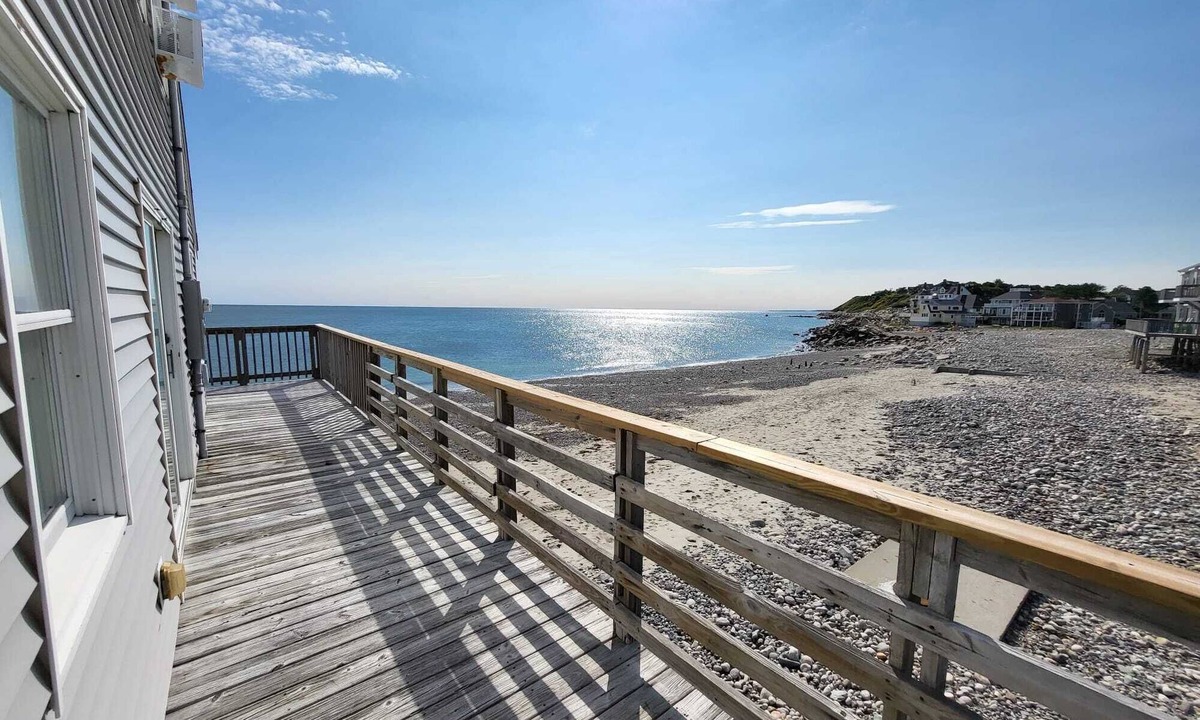Greenbush House | Cozy private beach stilt house-steps to the beach.