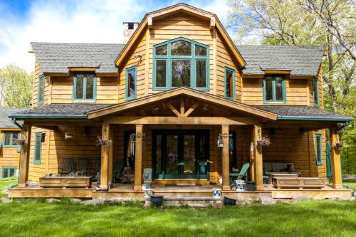 Bedford House | Cozy Room Rental for a Country Getaway Nestled in Enchanting Westchester County near New York City