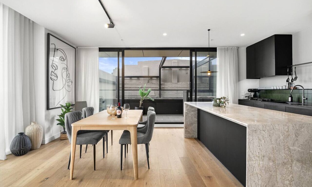 Brunswick Apartment | Designer Luxury Apt Brunswick