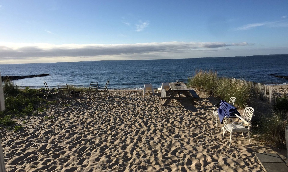 Old Lyme Cottage | Direct LI sound waterfront cottage, one level living in Hawks Nest Beach