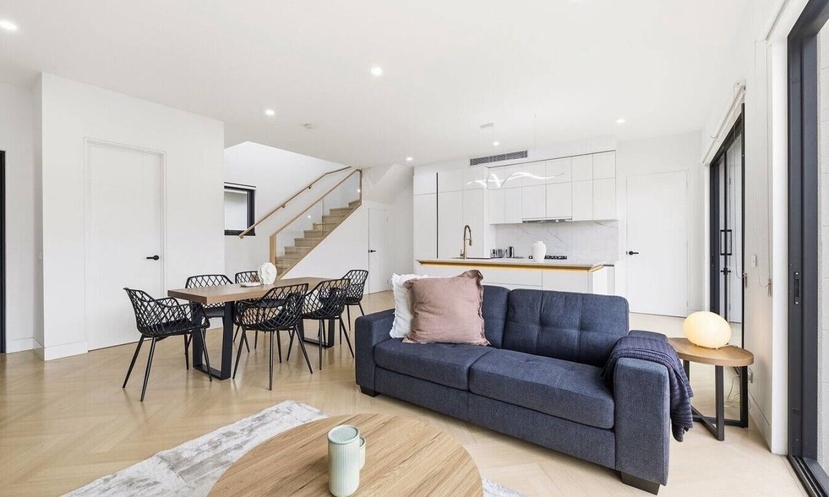 Cheltenham House | Domi Rentals - The Cheltenham Southland House