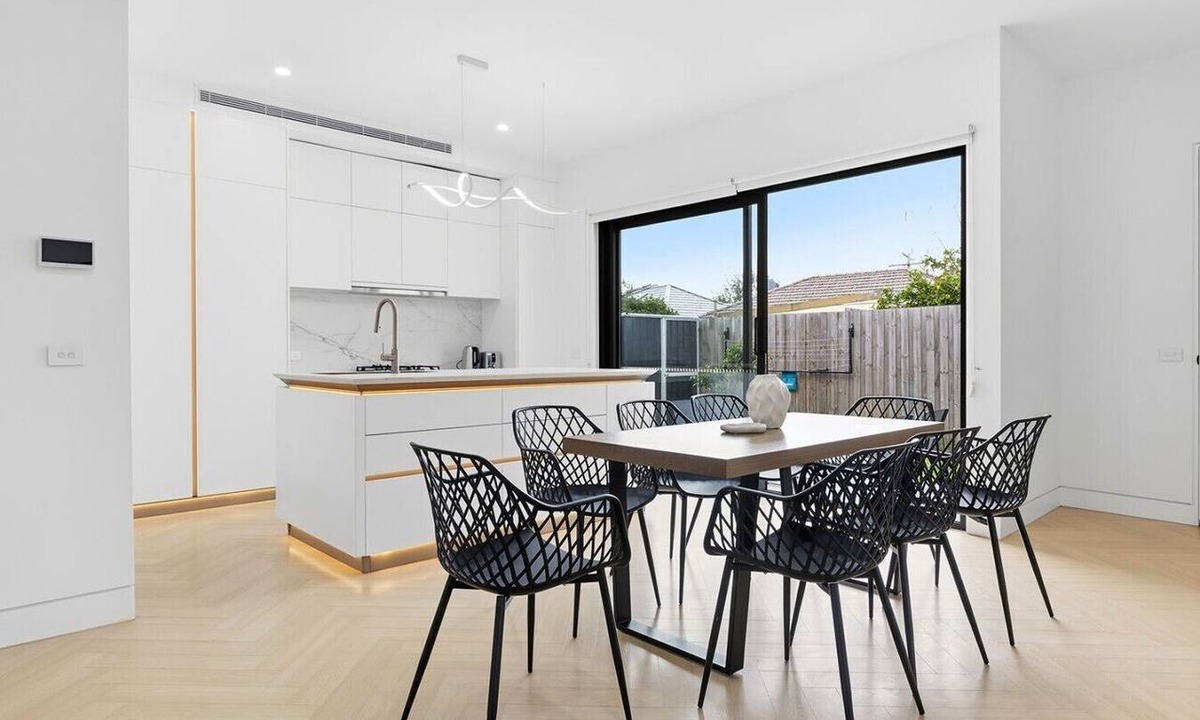 Cheltenham House | Domi Rentals - The Cheltenham Southland House