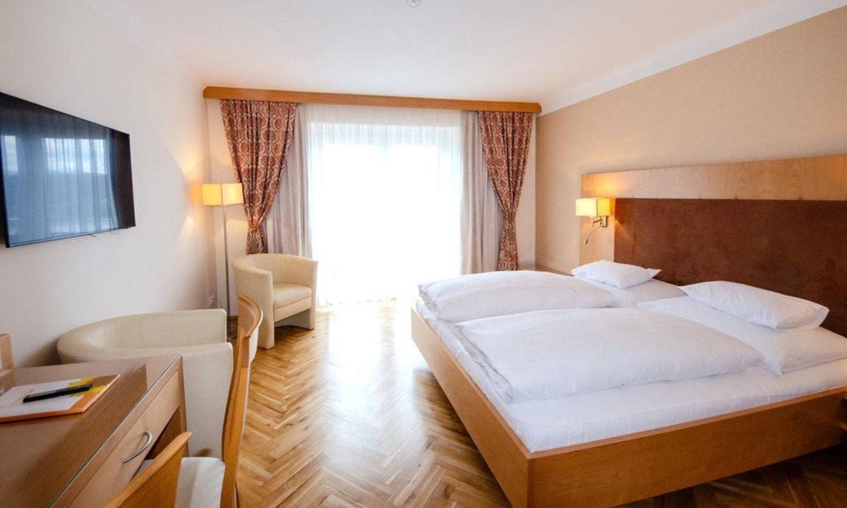 Stiegl House | Double room, shower/WC partly separate in the room - Hotel Ossiacher See*