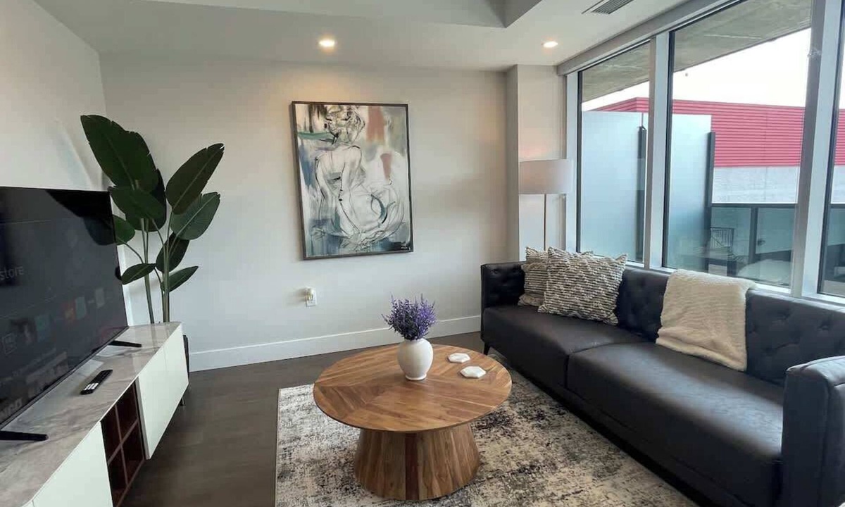 Downtown Halifax Apartment | Downtown Halifax, bright & modern 1 Bedroom
