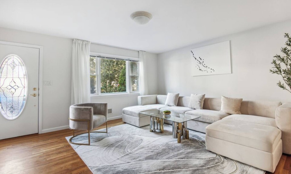 White Plains House | Elegant Spacious Retreat Sleeps 16 Prime Area Free Parking Near NYC