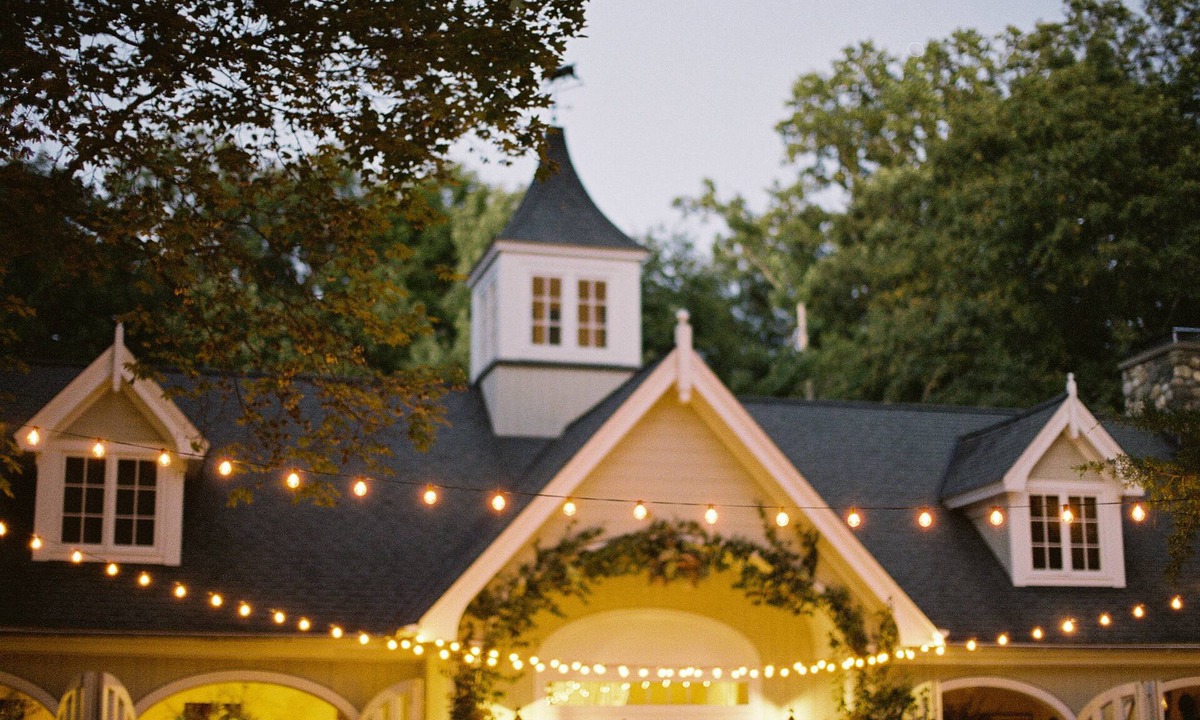 Redding House | Enjoy our 3-story, family-friendly Carriage House Fireplace and outdoor fire pit
