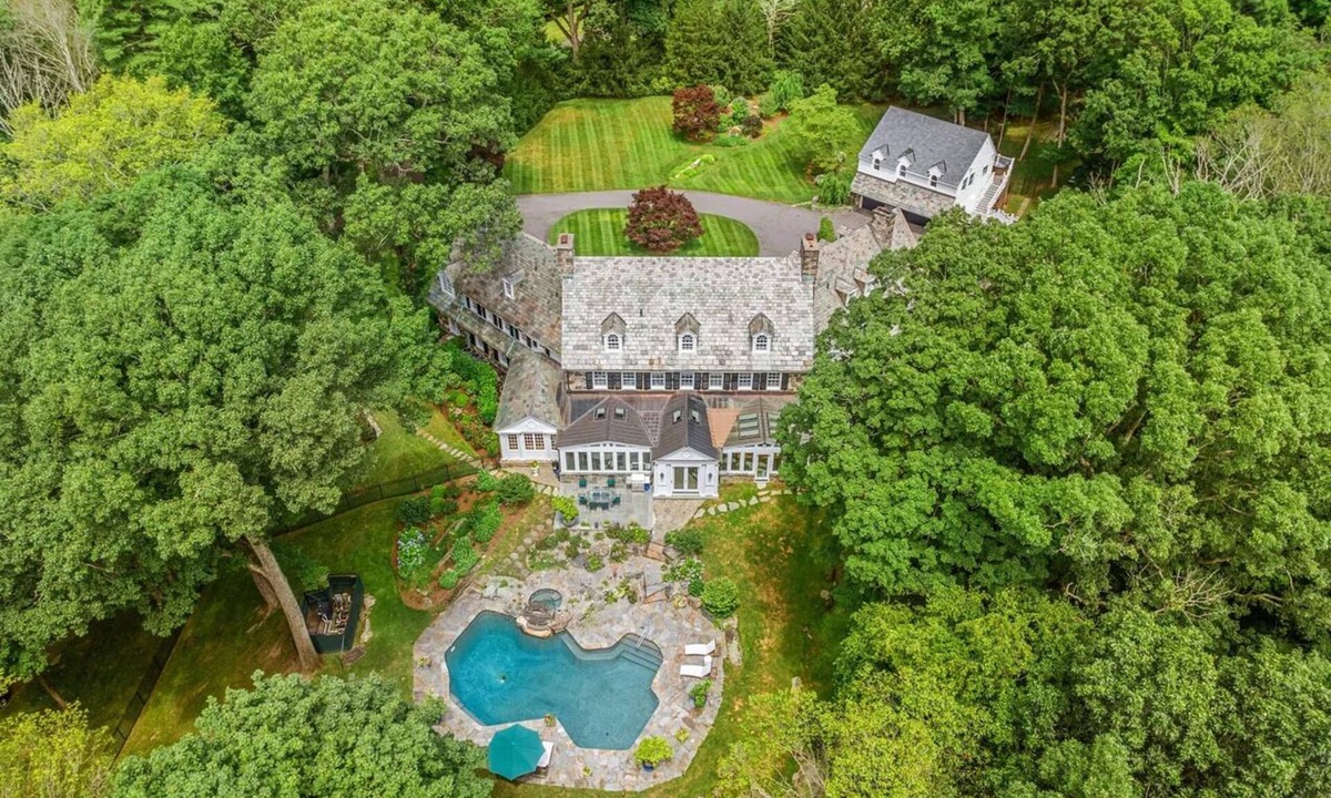 Greenwich House | Extraordinary 3+acre Greenwich mid-country estate