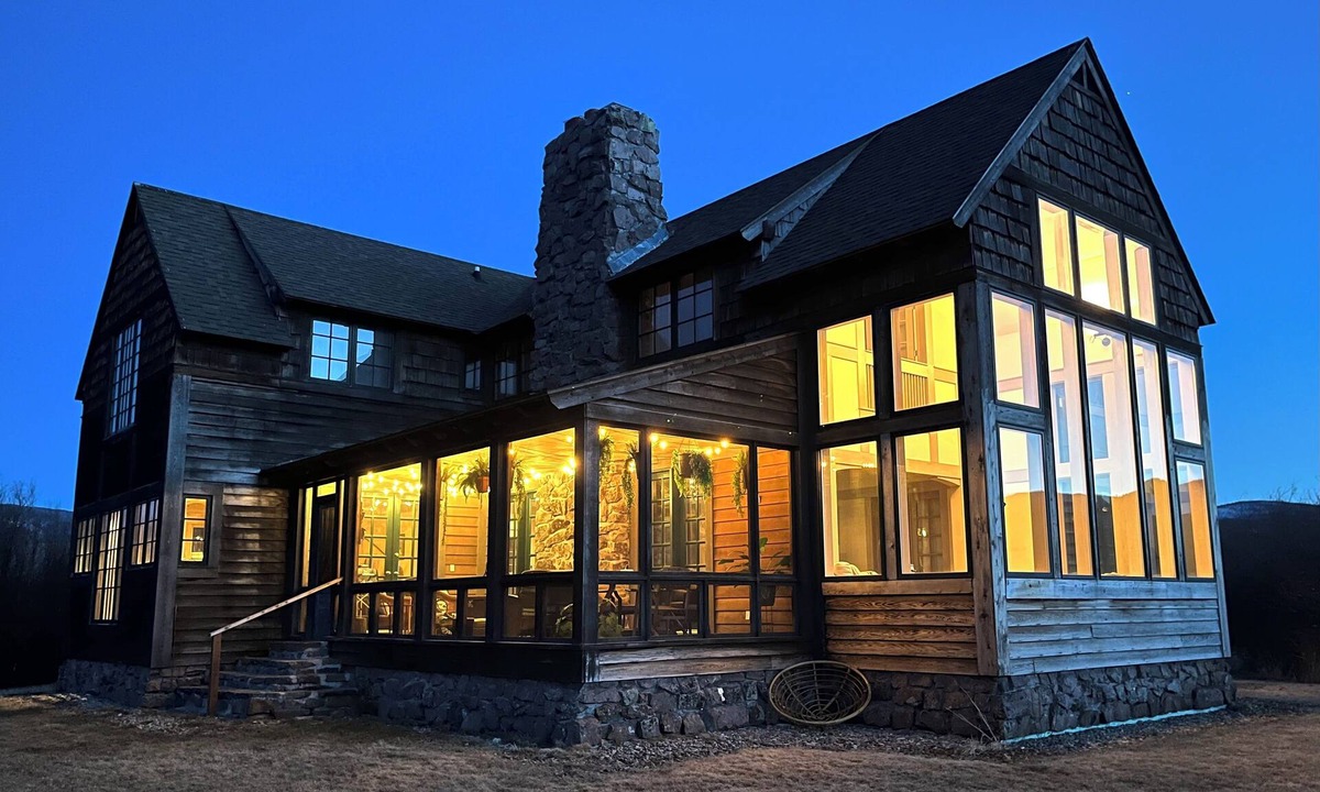 Wise River House | Extraordinary riverfront home in the heart of the Big Hole Valley.