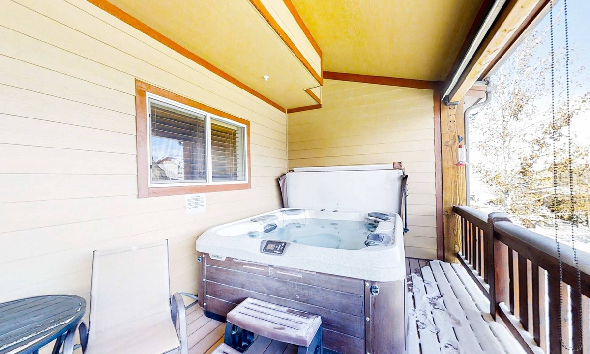 Bear Hollow Village Condo | Family-Friendly Home with Private Hot Tub, Shared Pool, WiFi, and Central AC