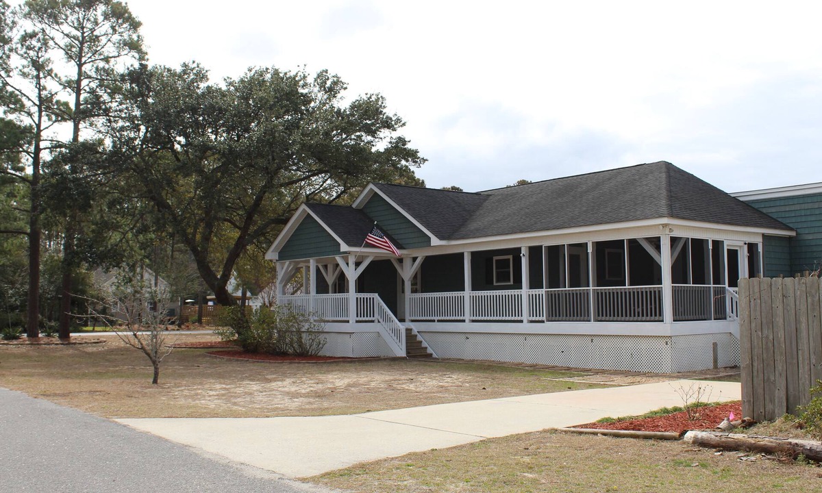 Kill Devil Hills House | Family fun - 4 min drive to beach & walking distance to amenities! Dog friendly!