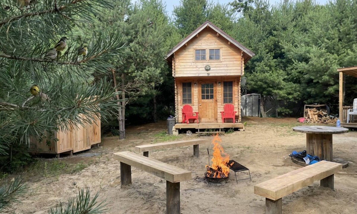 Langton Apartment | Forest Bunkie Gazebo + Outdoor Shower + Wifi