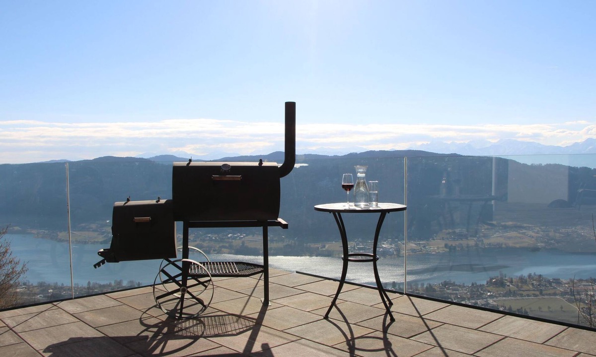 Bodensdorf House | Freistehendes Ferienhaus mit Blick auf den See by Interhome