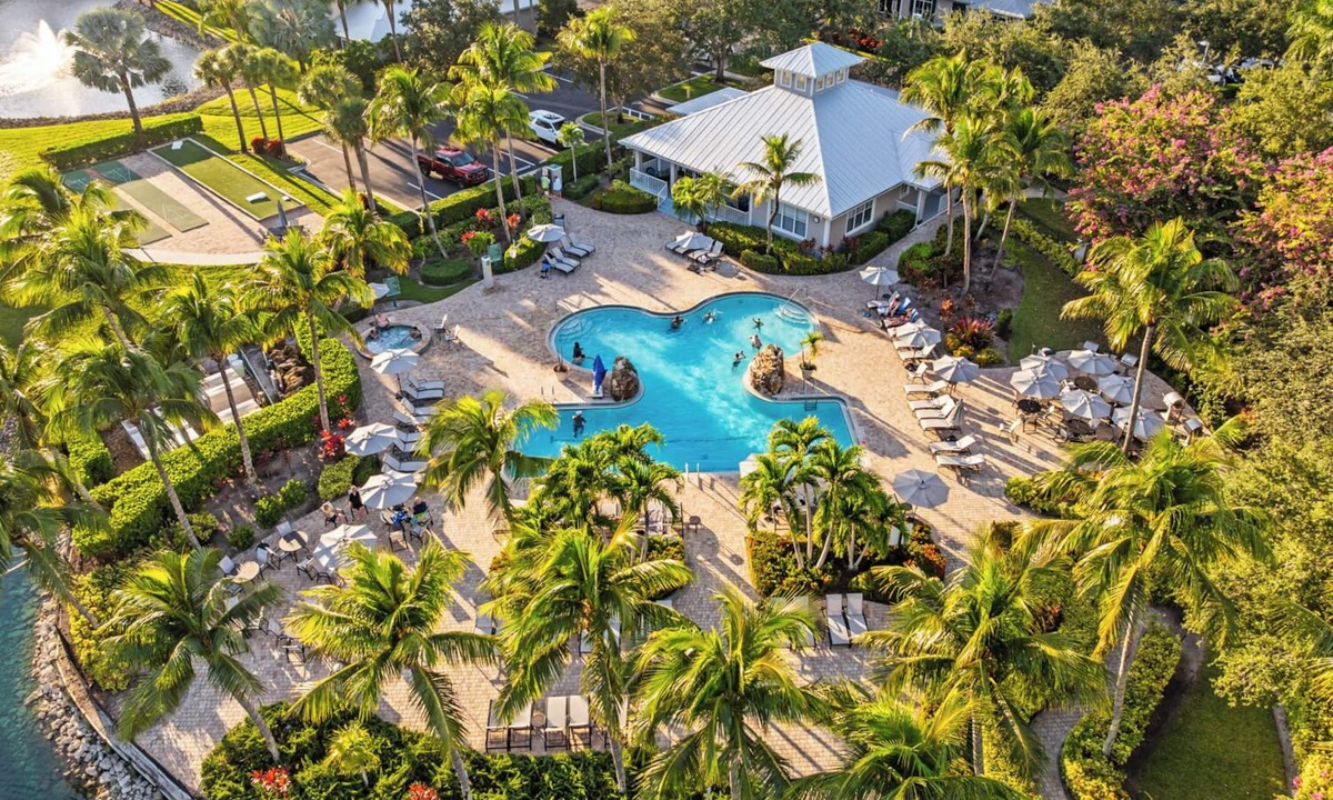 Naples Condo | Genoa Vacation Rental: Stylish 2-BR Condo with Golf & Lake Views. Resort-Style Pool, Hot Tub, and Easy Access to Championship Golf. Minutes from Naples Beaches, 5th Avenue S, and Marco Island