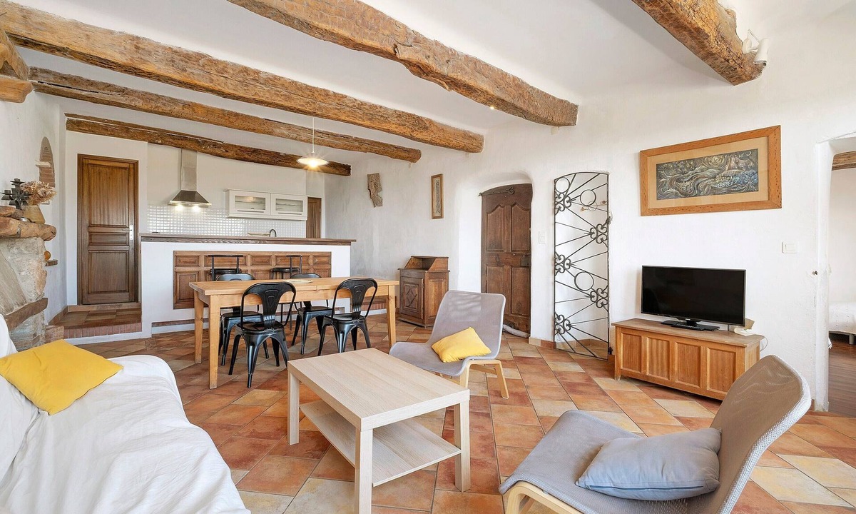 Saint-Jeannet House | Gîte L'Azur in the Heart of the Historic Town