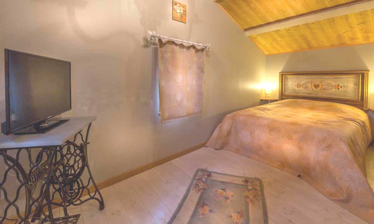 Champeix House | Gîte * La CHAMPILLAUMIERE: the cocoon spirit