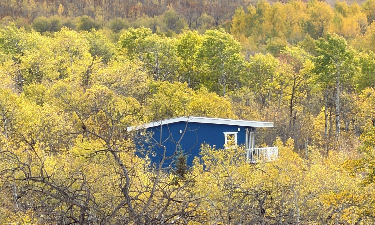 Babb House | Glacier Mirador - A New Forest Fortress overlooking the Glacier National Park