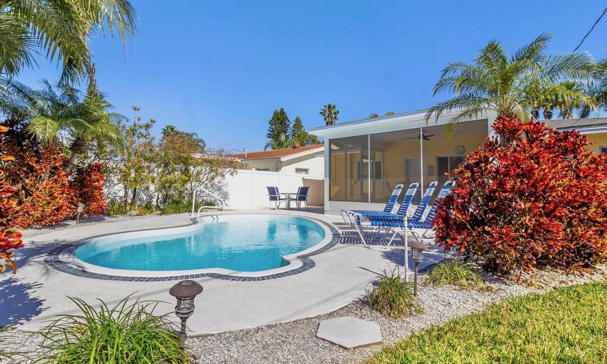 Bay Esplanade House | Gorgeous MARGARITAVILLE Pool Home/ClearwaterBeach-Huge discounts 5+ nites August