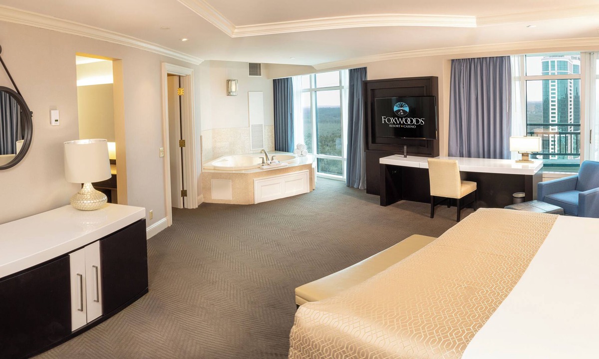 Mashantucket Hotel | Grand Pequot Tower at Foxwoods