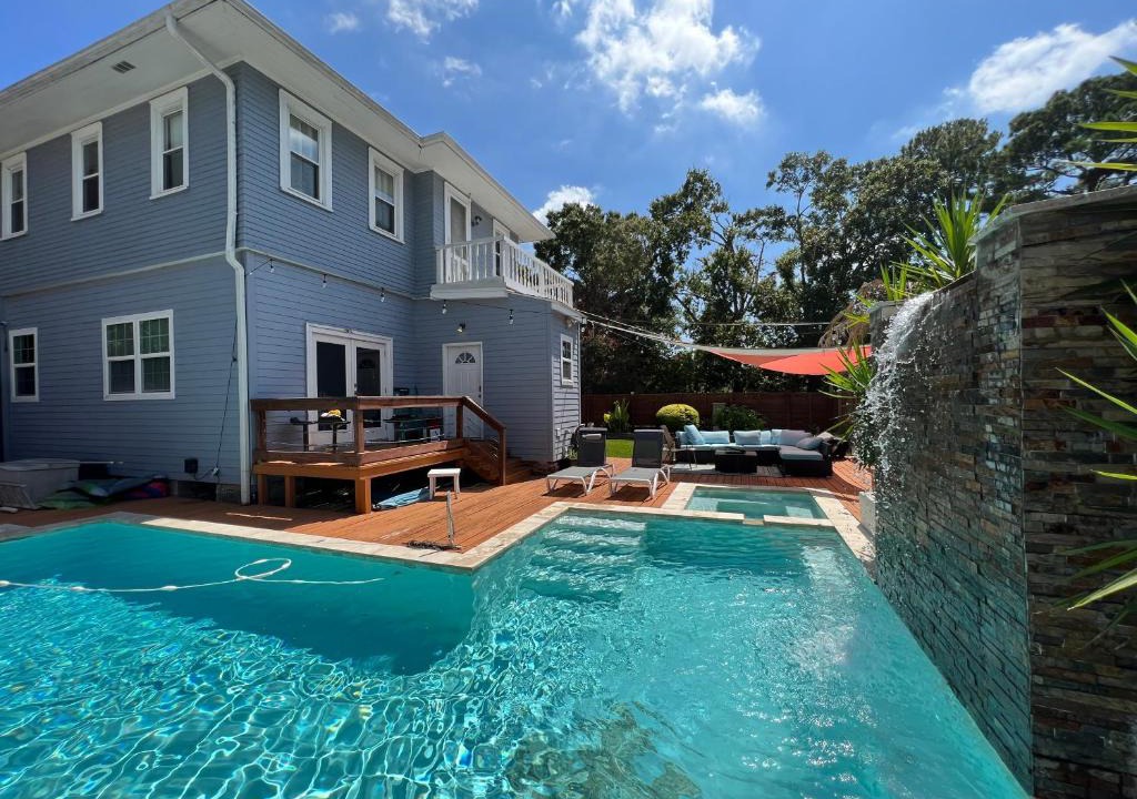 Navarre House | GrandCraftsman style home with pool and hot tub/center to all of New Orleans