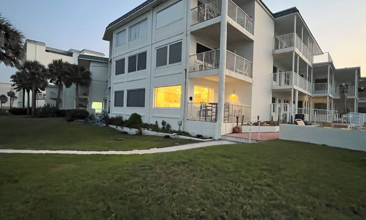 South Peninsula Historic District Condo | Ground Level Corner Unit with Windows Both on Gulf/pool