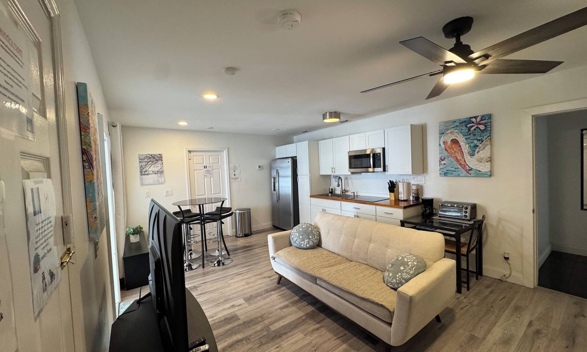 Mangonia Park House | Guest house West Palm Beach 1br/1 bath