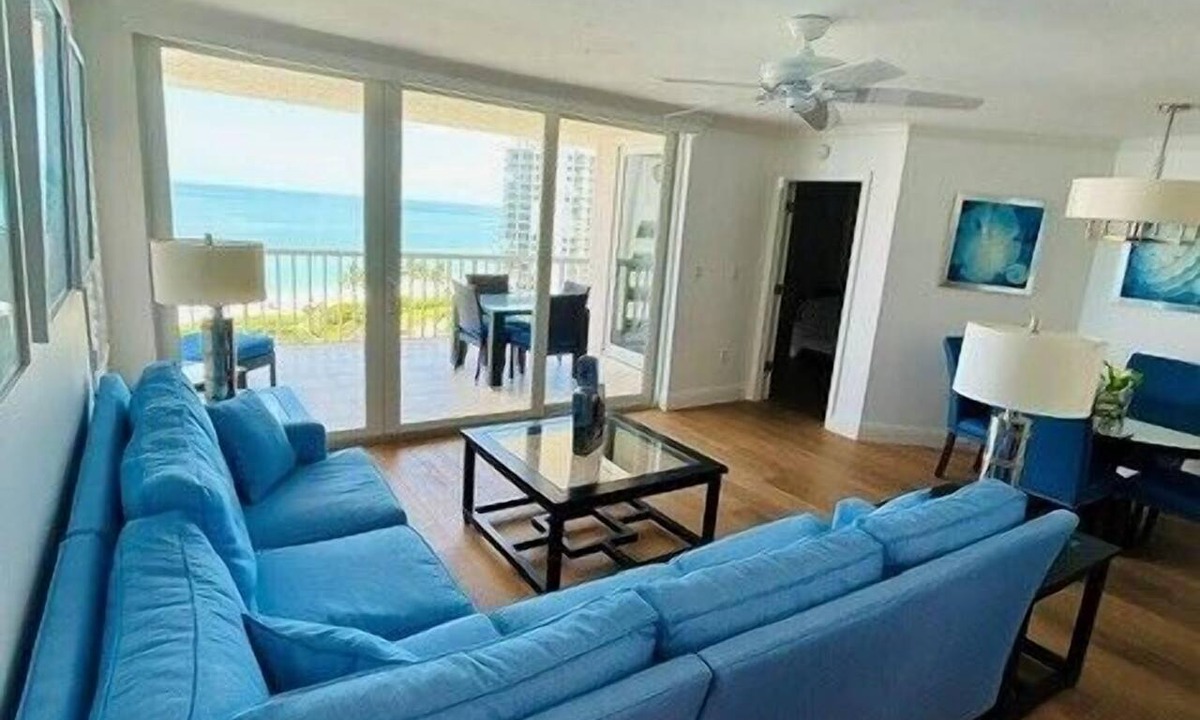 Park Shore Condo | Gulf Beach Views Freshly Painted Naples Cay 10th Floor Unit!