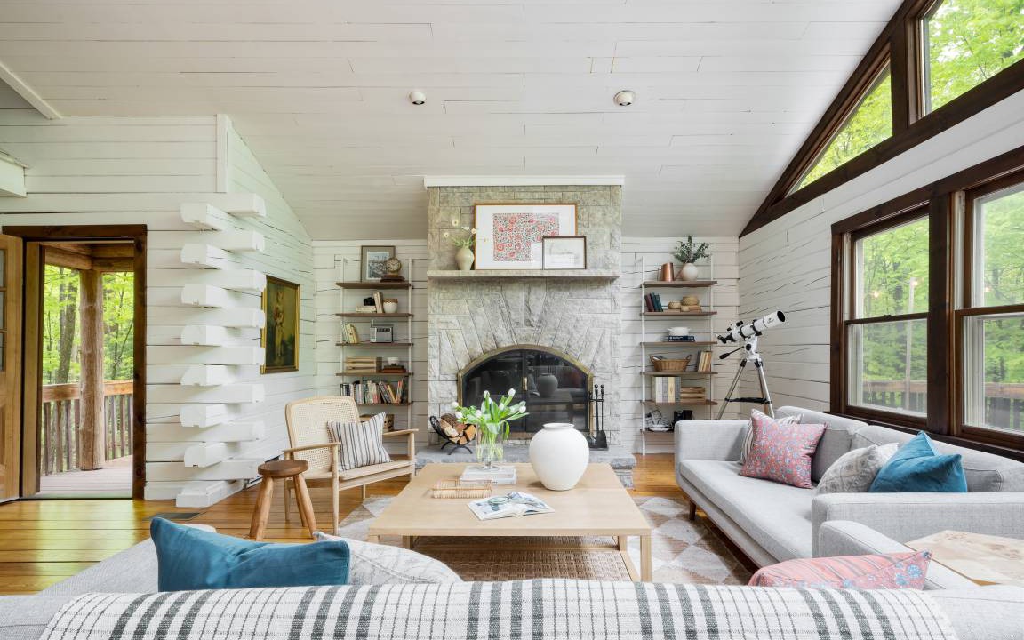 Great Barrington House | Half Moon by AvantStay 4BR Cabin w/ Large Deck & Yard w/ Patio & Outdoor Dining