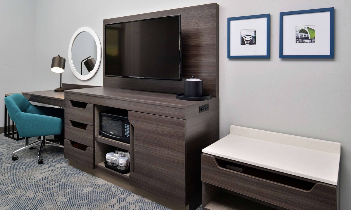 Cedar Falls Community Main Street Hotel | Hampton Inn Cedar Falls Downtown