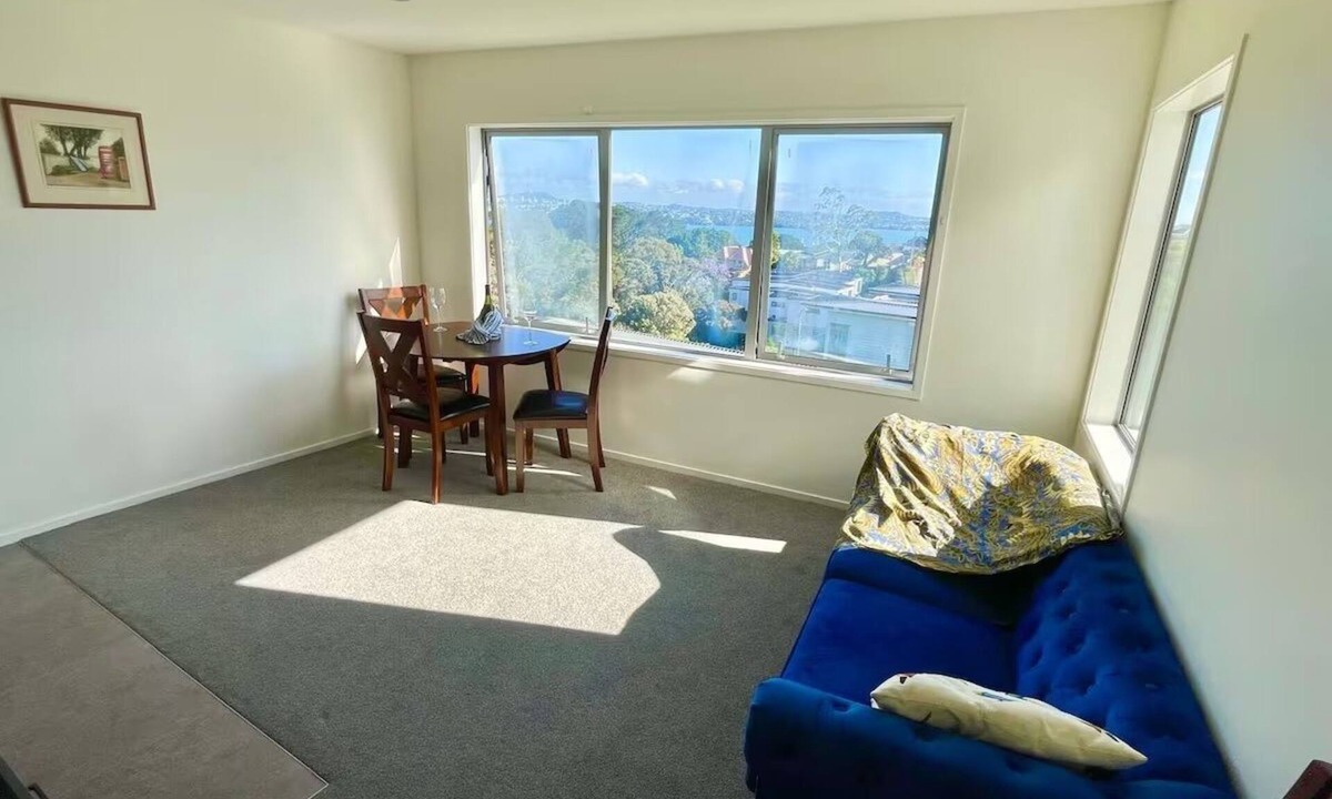 Birkenhead Apartment | Harbour Views & City Lights – Peaceful 2BR Retreat
