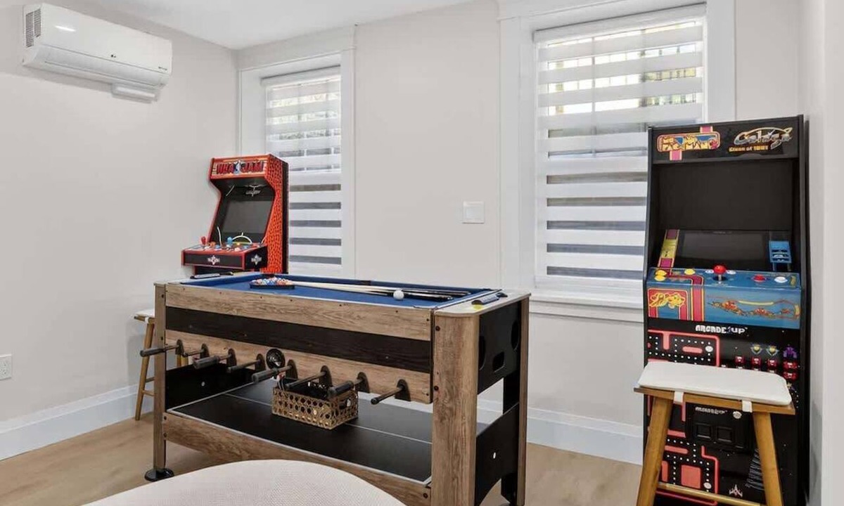 Mid-Cambridge Apartment | Harvard MIT Lux | Game Room + Parking + Subway