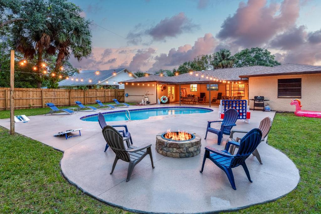 Interchange Square House | Heated Pool, Game Room & 4Bdrm - Bay Bungalow