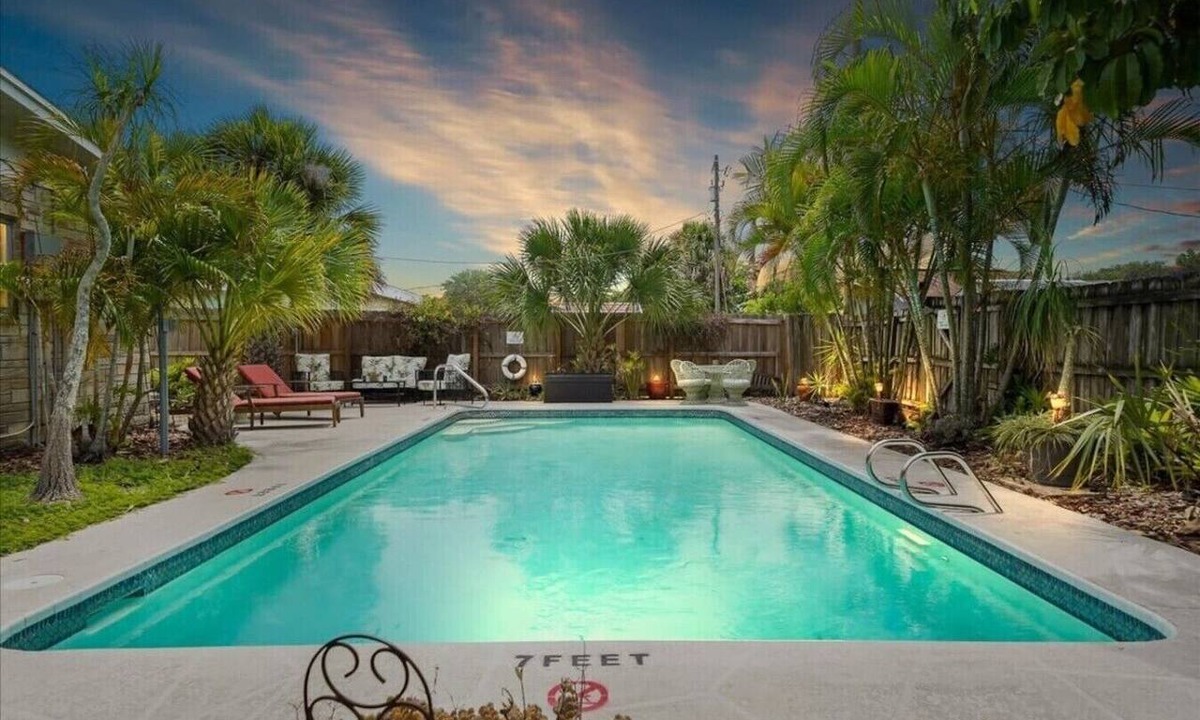 Historic Downtown Melbourne House | Heated Pool, Walk Downtown - Palm Paradise