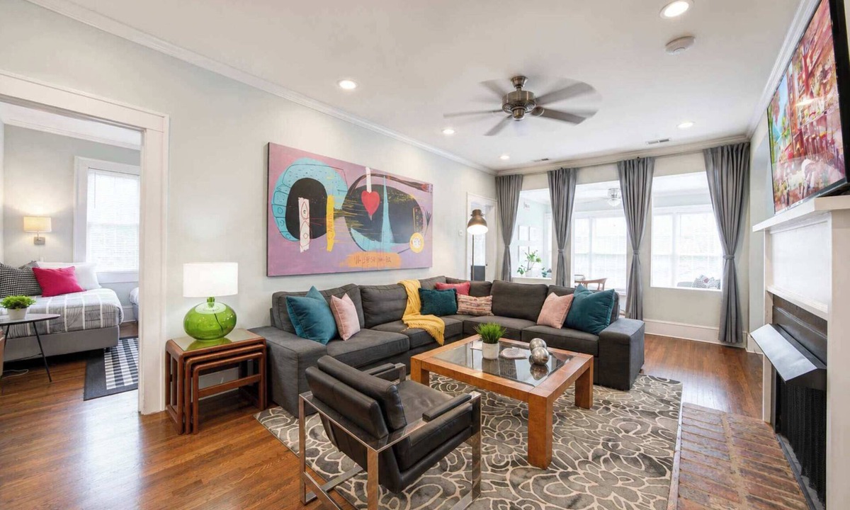 Cherry Apartment | Historic Myers Park 2BR Apartment · Private Sunroom & Free Parking · near Uptown