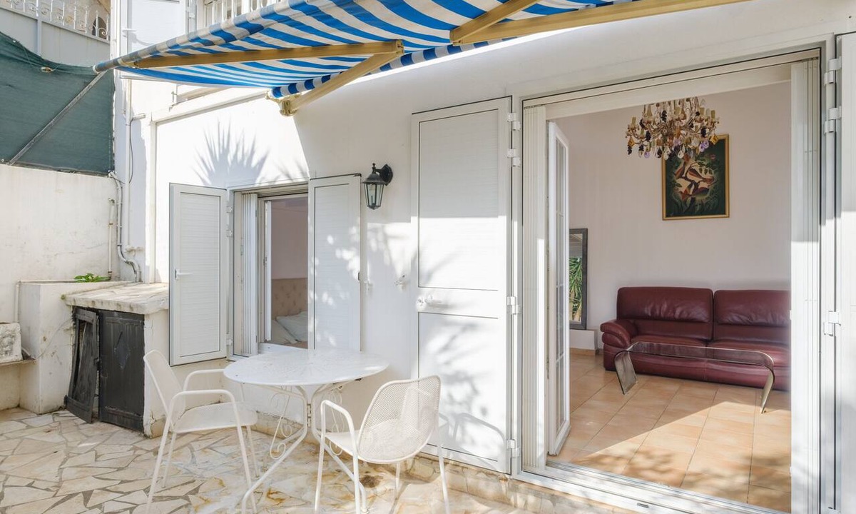 California - Pezou House | Holiday Home 'Maison Centre Cannes' with Private Terrace, Private Garden and Air Conditioning