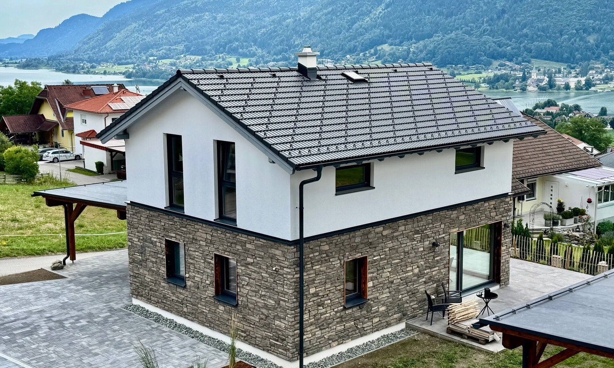Bodensdorf House | Holiday Home 'Steinrose' with Lake View, Private Terrace and Wi-Fi