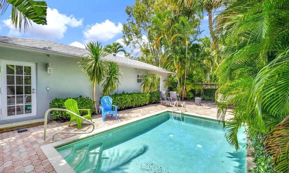 Grandview Heights House | House in Historic community of West Palm Beach w complimentary Pool Heating
