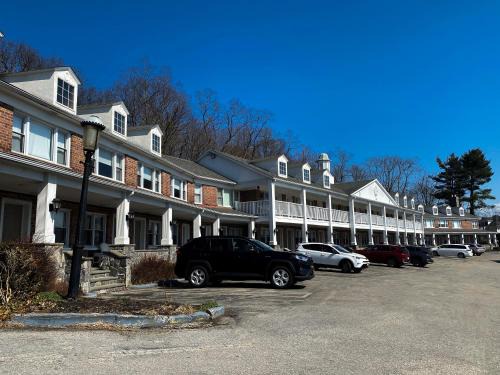 Peekskill Hotel | Inn on the Hudson