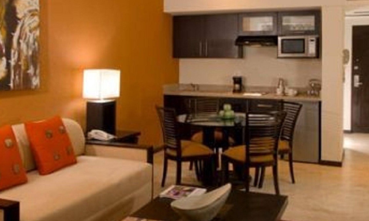 Ildefonso Green Apartment | Junior Suite Bedroom In The Heart Of Cabo's Medano Beach
