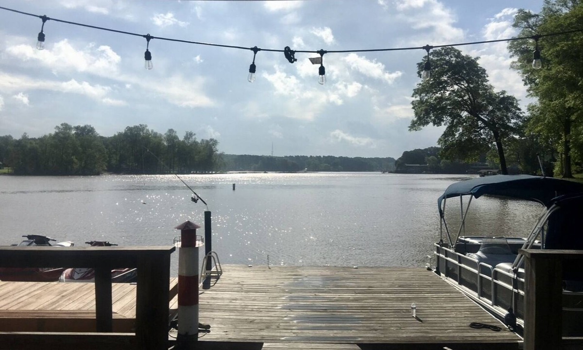 Belmont Cottage | "Lake Front Point" Retreat located in quiet cove of Lake Wylie