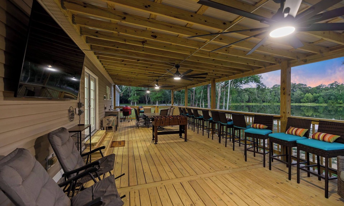 Hammond House | Lake-Pool & Close to Chappapeela Sports Park